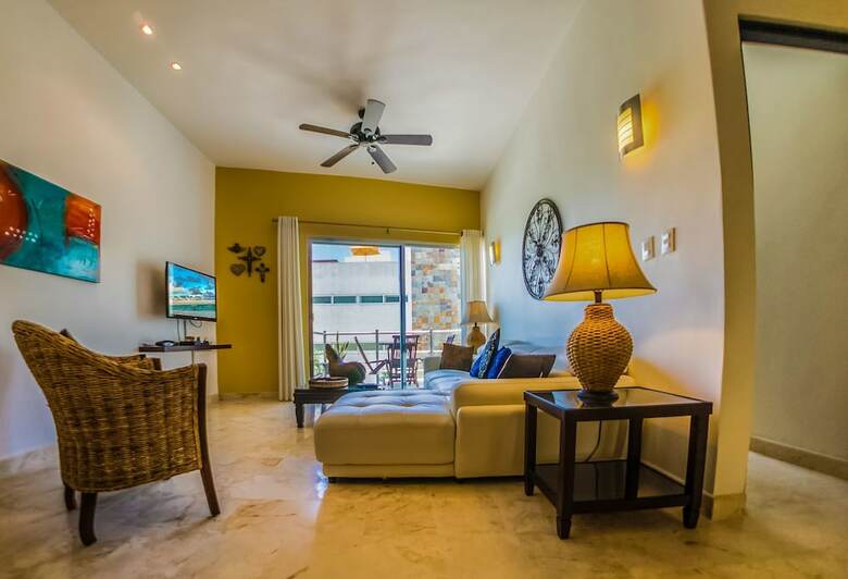 Apartamentos La Vista Condo Beachside