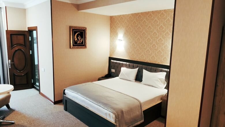 Royal Sapphire Hotel