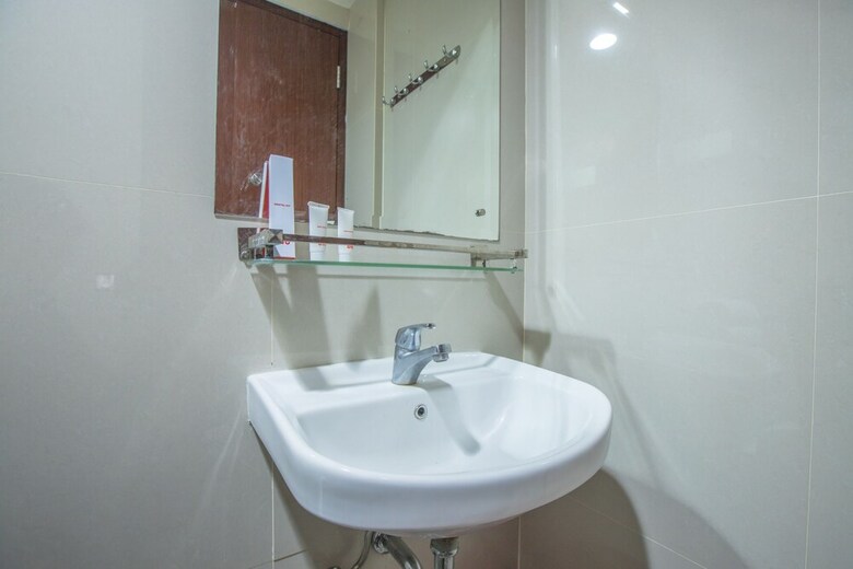Hostal Oyo 1496 Weleri 07
