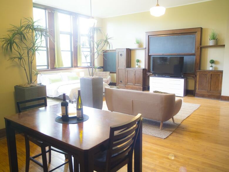 Hotel School 31 Lofts At Colors Studios