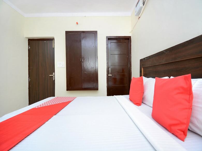 Oyo 30943 Hotel Tourist