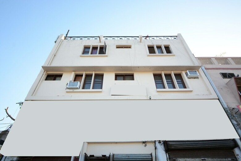 Oyo 30943 Hotel Tourist