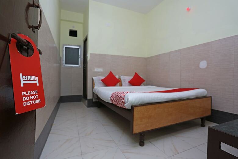 Oyo 28355 Hotel Raj Mahal