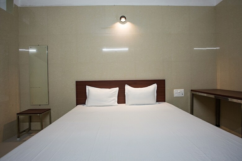 Spot On 23725 Jay Shanti Palace Hotel