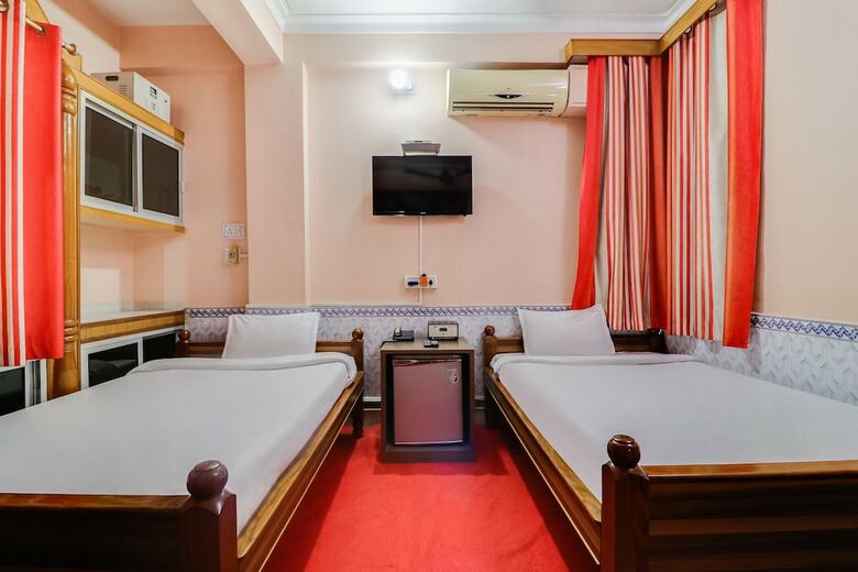 Spot On 45094 Hotel Madhu Complex