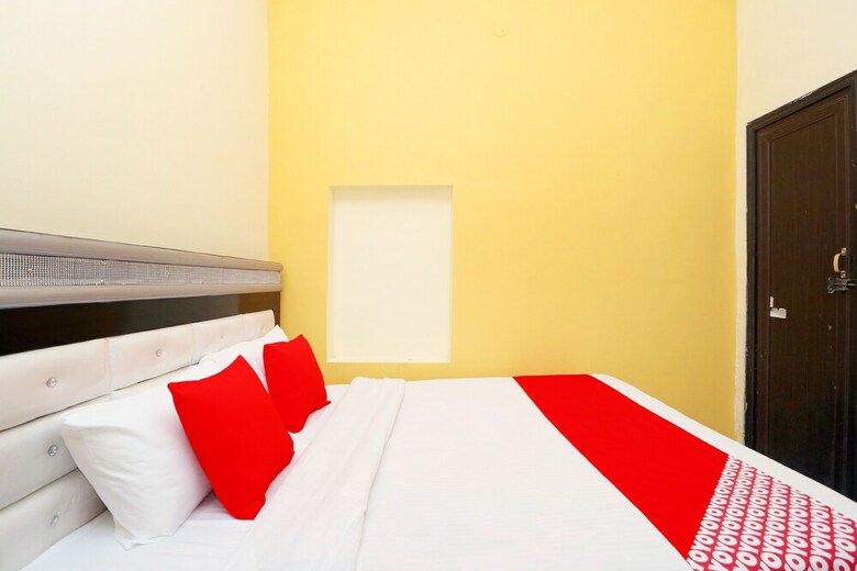 Oyo 39852 Hotel Noor