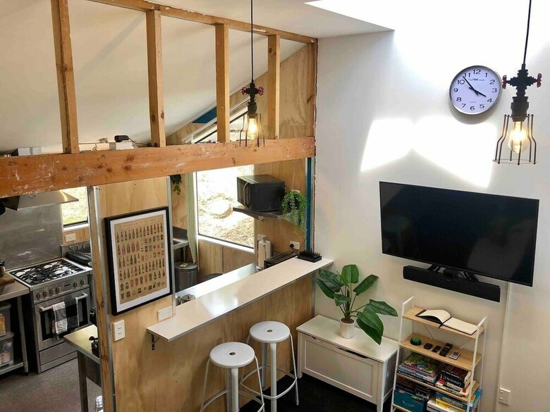 16 Guests. Unique, Central, Mountain & Lake Views
