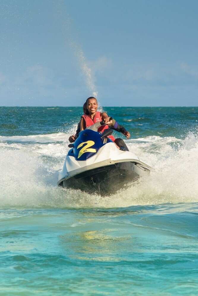 Hotel Sarova Whitesands Beach Resort & Spa
