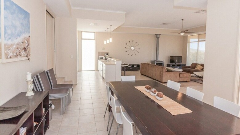 Golfers Paradise - 52 Huntingdale Drive