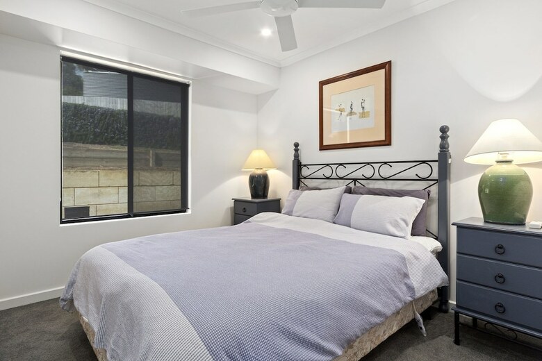 Marina Views - 64 Seaview Avenue