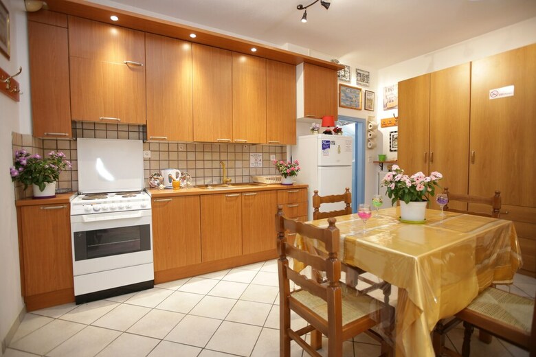 Kontaratos Studios & Apartments
