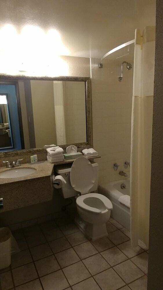 Hotel Quality Inn And Suites Livonia