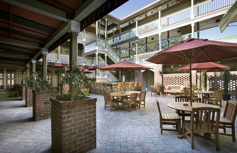 Hotel The Inlet Sports Lodge