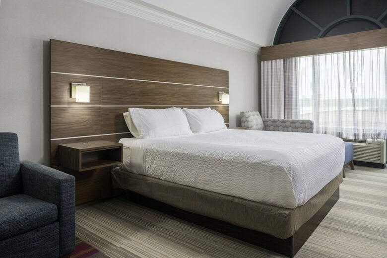 Holiday Inn Express Hotel & Suites Macon-west