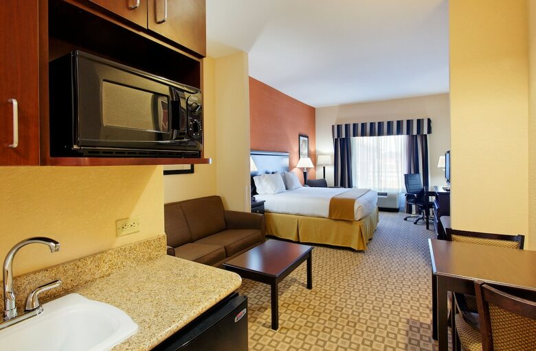Holiday Inn Express Hotel & Suites Talladega