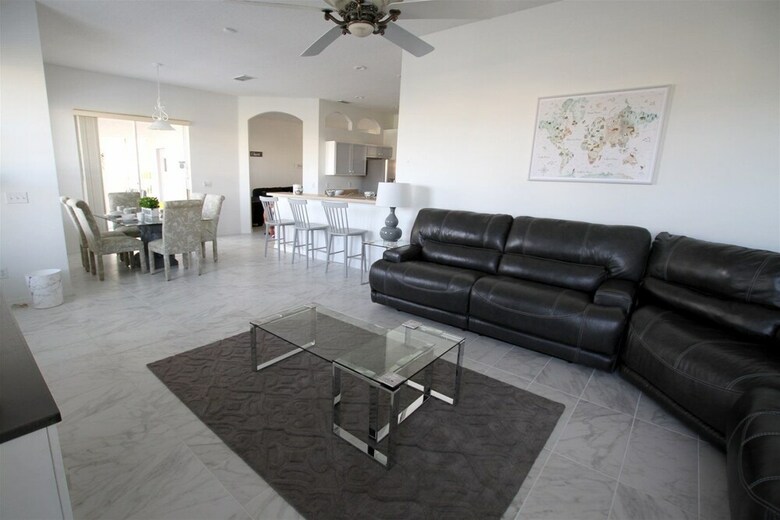 Large 5 Bed Villa With South Facing Pool Overlooking Water