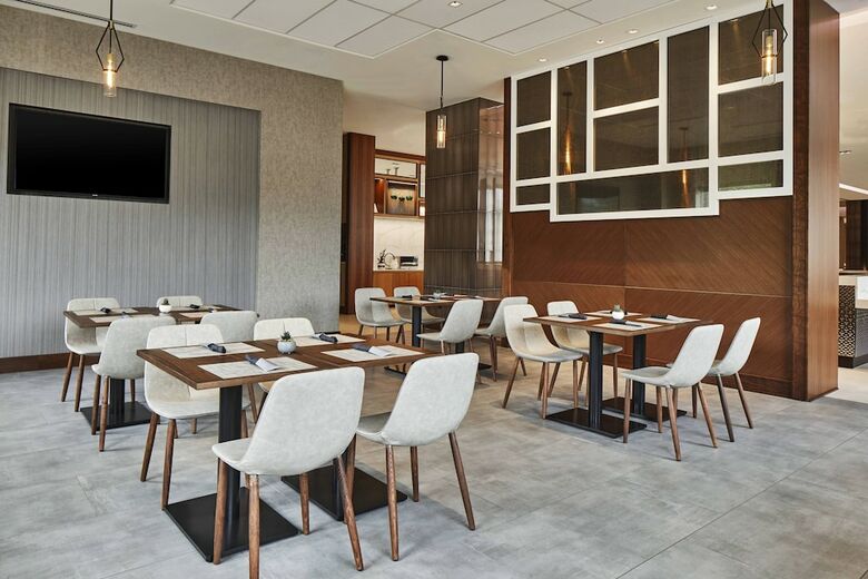 AC Hotel By Marriott Atlanta Airport Gateway