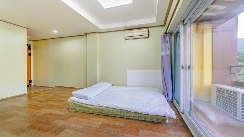 Gapyeong Saeyeon Caravan - Glamping