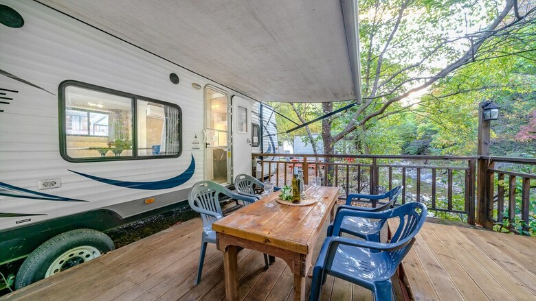 Gapyeong Saeyeon Caravan - Glamping