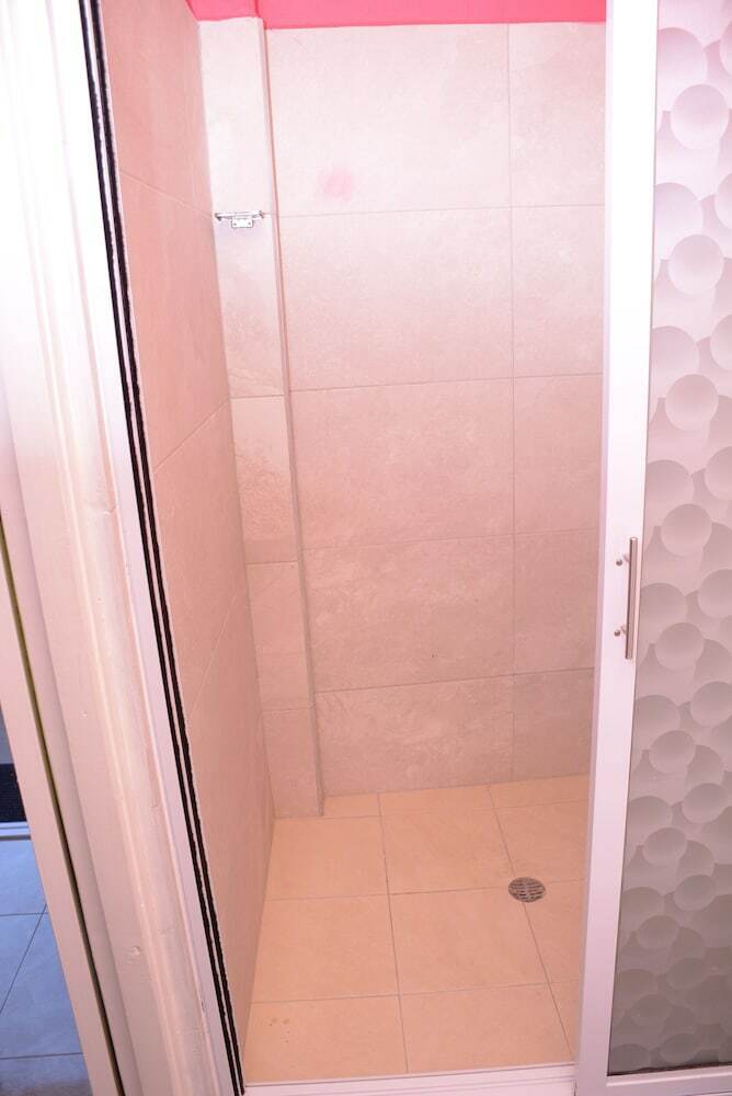 Hillview Apartments