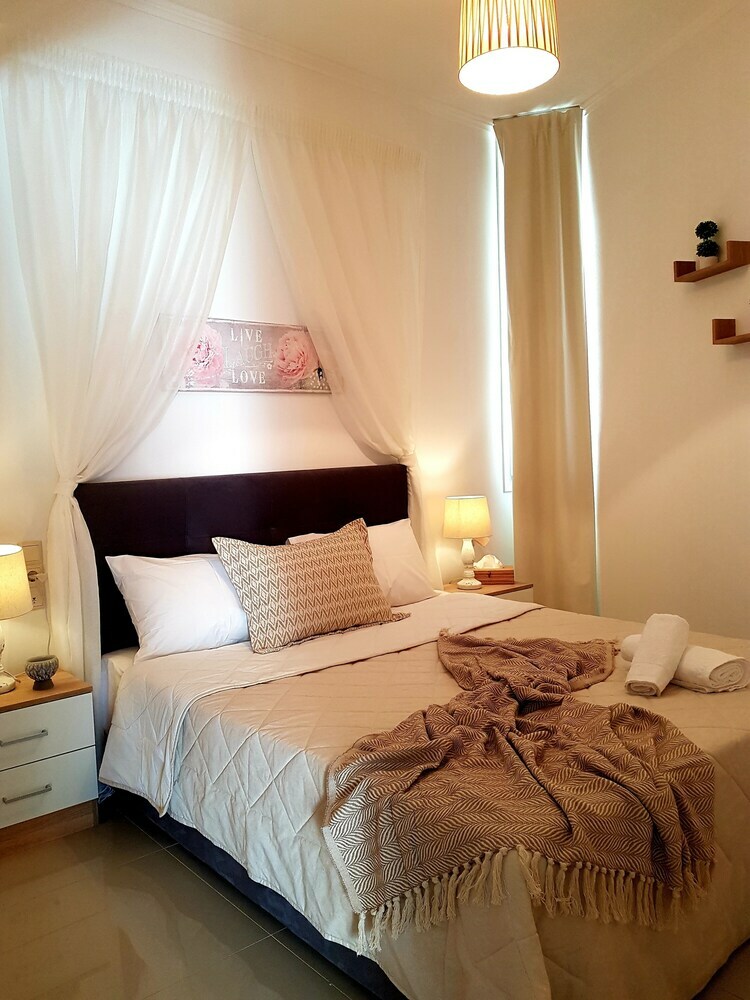 Emmanouil Airport Beach Apartment