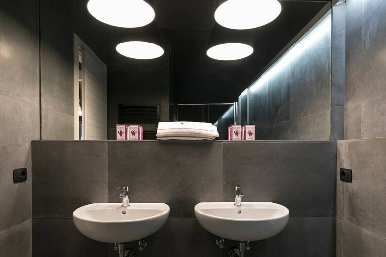 Altido Black Apartment