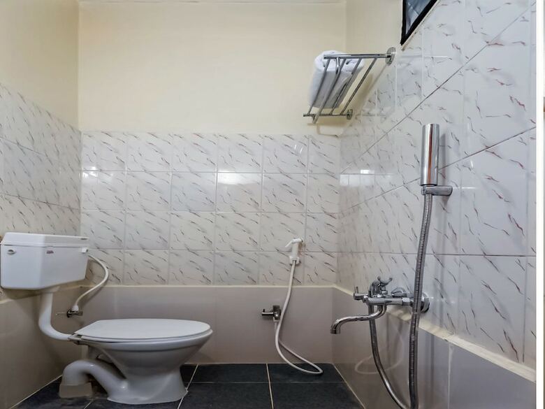 Hotel Oyo 37146 G P Residency