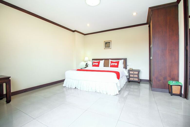 Oyo 383 White Inn Hotel
