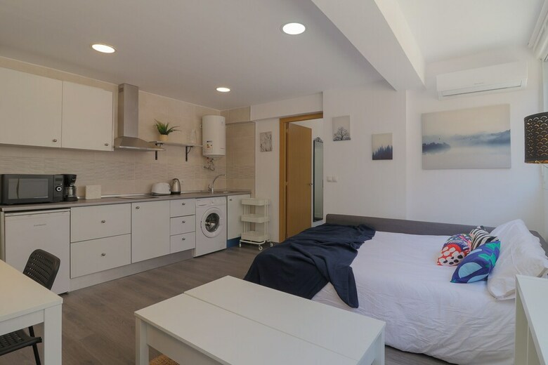 Bright M�laga Beach And Downtown Apartment