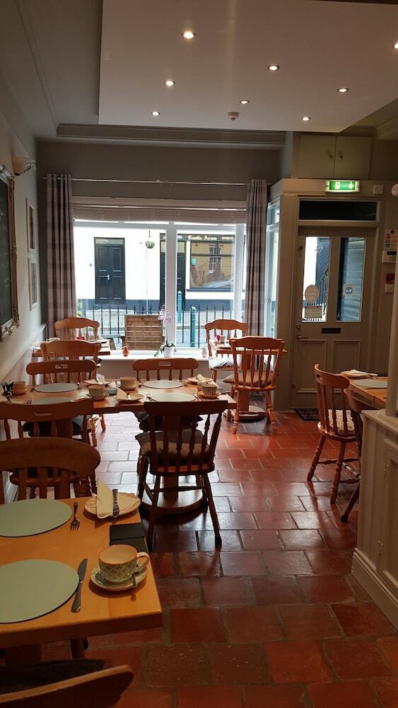 Bed & Breakfast Dufferin Coaching Inn & Hall
