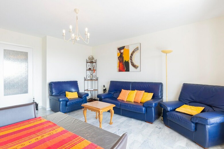 Quiet Apartment With Pool And Sea View