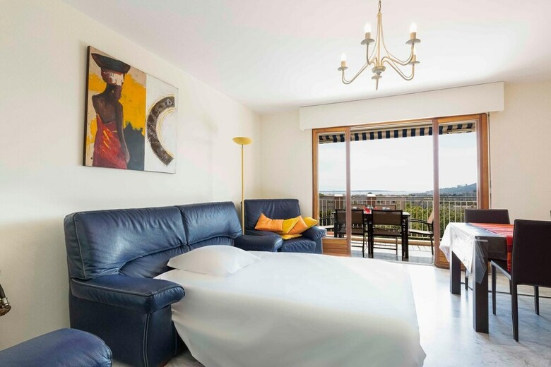 Quiet Apartment With Pool And Sea View