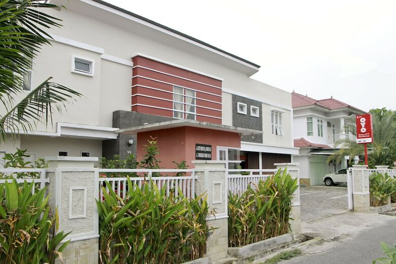 Hostal Oyo 1167 Home Sty Residence