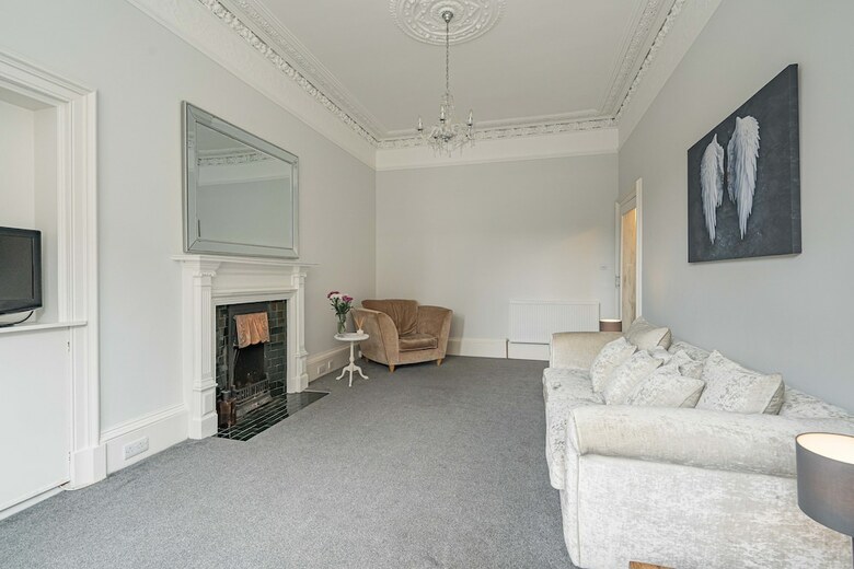 Chic 2 Br Apartment Near To Old Town