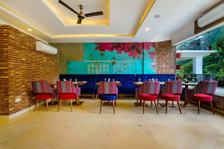 Hotel Summit By The Ganges Resort