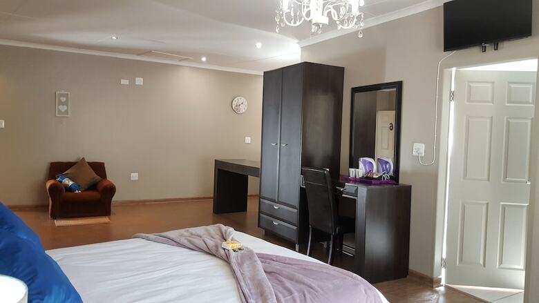 Hotel Luxury Heights Guesthouse