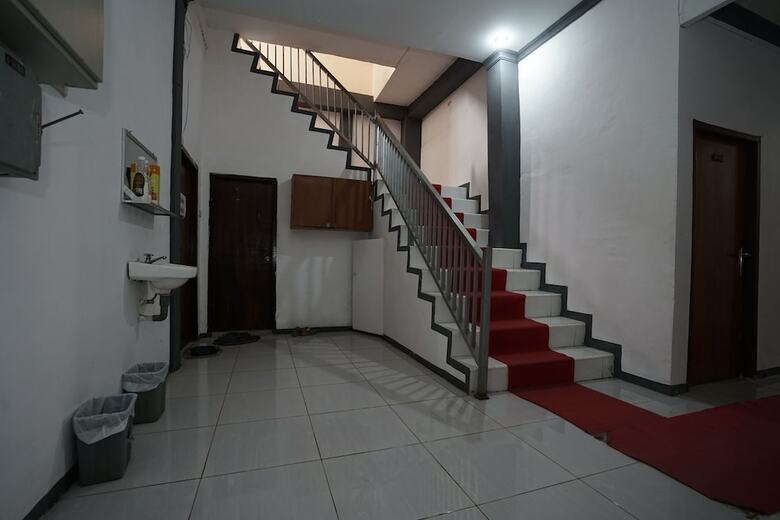 Hostal Oyo 1315 Paris Hotel
