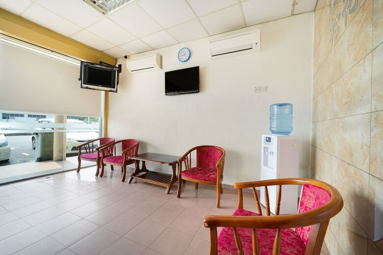 Oyo 89461 Cp Hotel