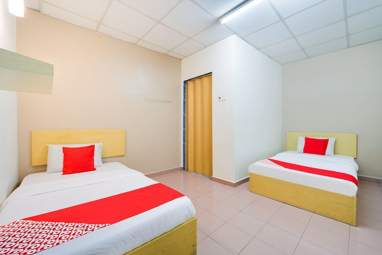 Oyo 89461 Cp Hotel