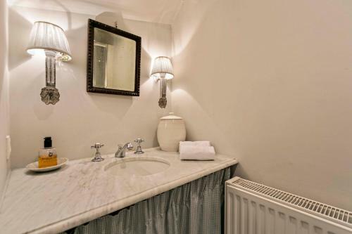 Rustic Private Cottage With 2 King Beds In Old Centre - Groeninghe