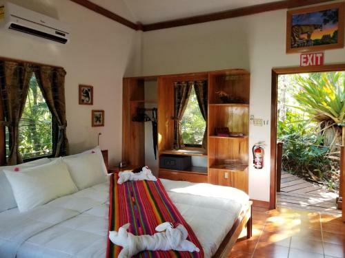 Hotel Mariposa Jungle Lodge