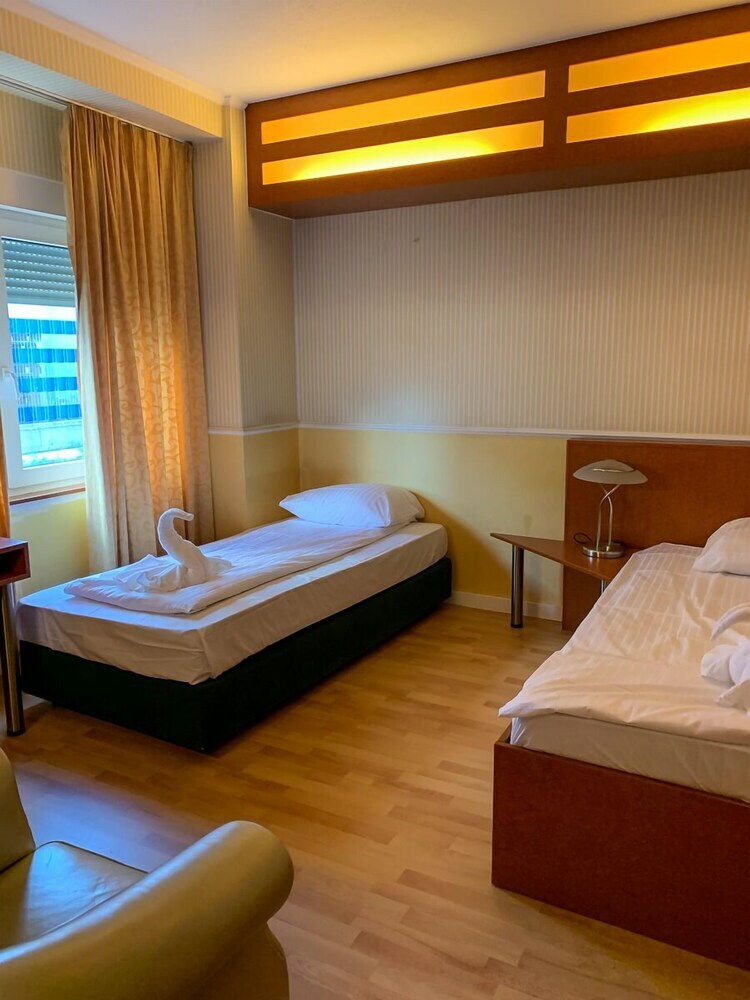 Hotel A57 G�stehaus 10 Min To K�ln
