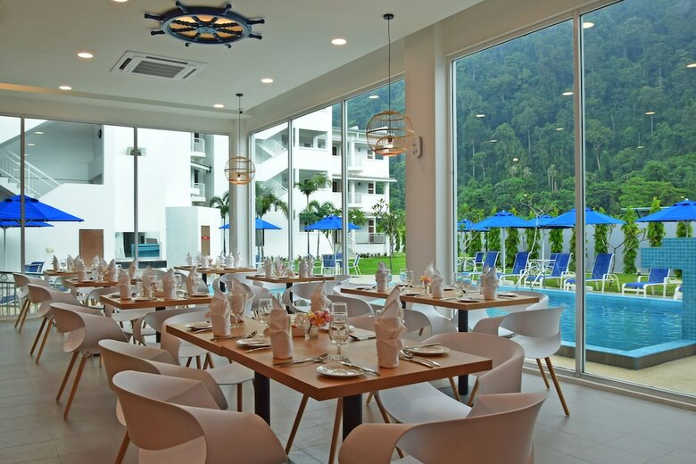 Hotel Avi Pangkor Beach Resort