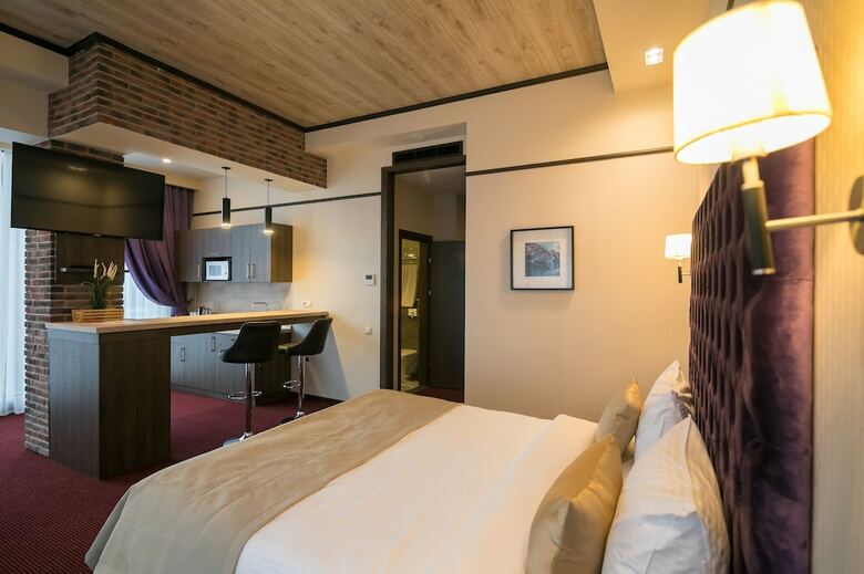 Vertex Hotel