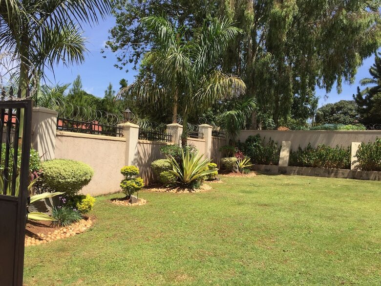 Hotel The Hive Entebbe Guesthouse