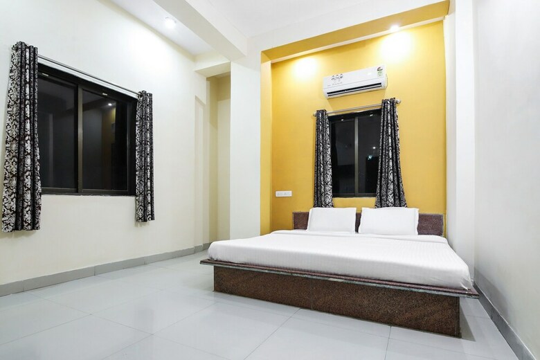 Spot On 49840 Hotel Kamal Darshan