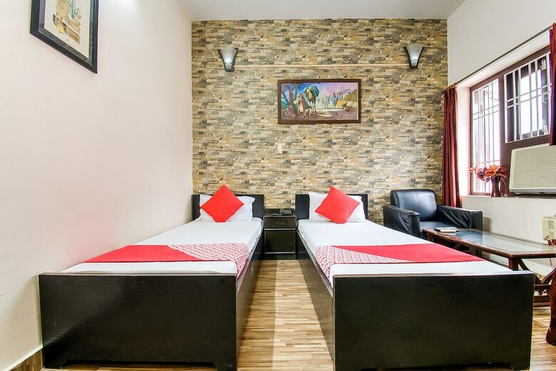 Hotel Oyo 60880 Grand Imperia Inn