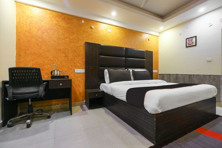 Hotel Collection O 50114 S R Grand Charbagh
