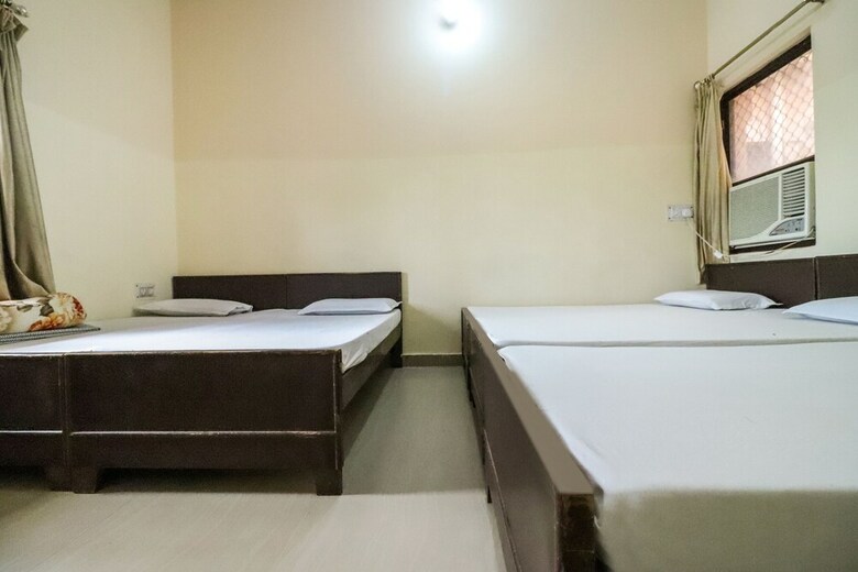 Hotel Spot On 60838 Shri Giriraj Dham
