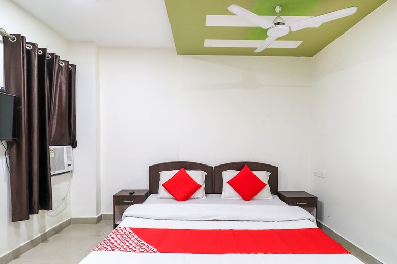 Oyo 62748 Hotel Zeenat